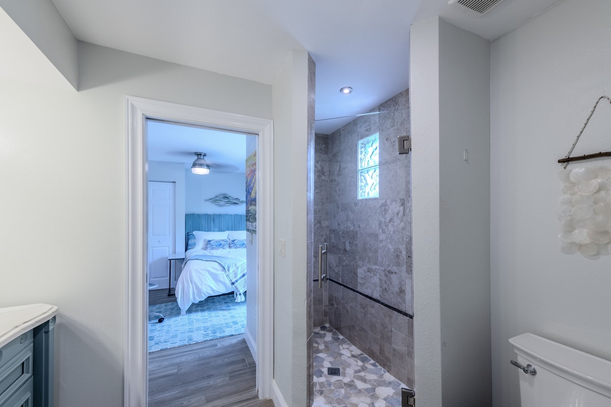 Photo 30 of Sleeps 14, Close to Downtown, Beautiful home!