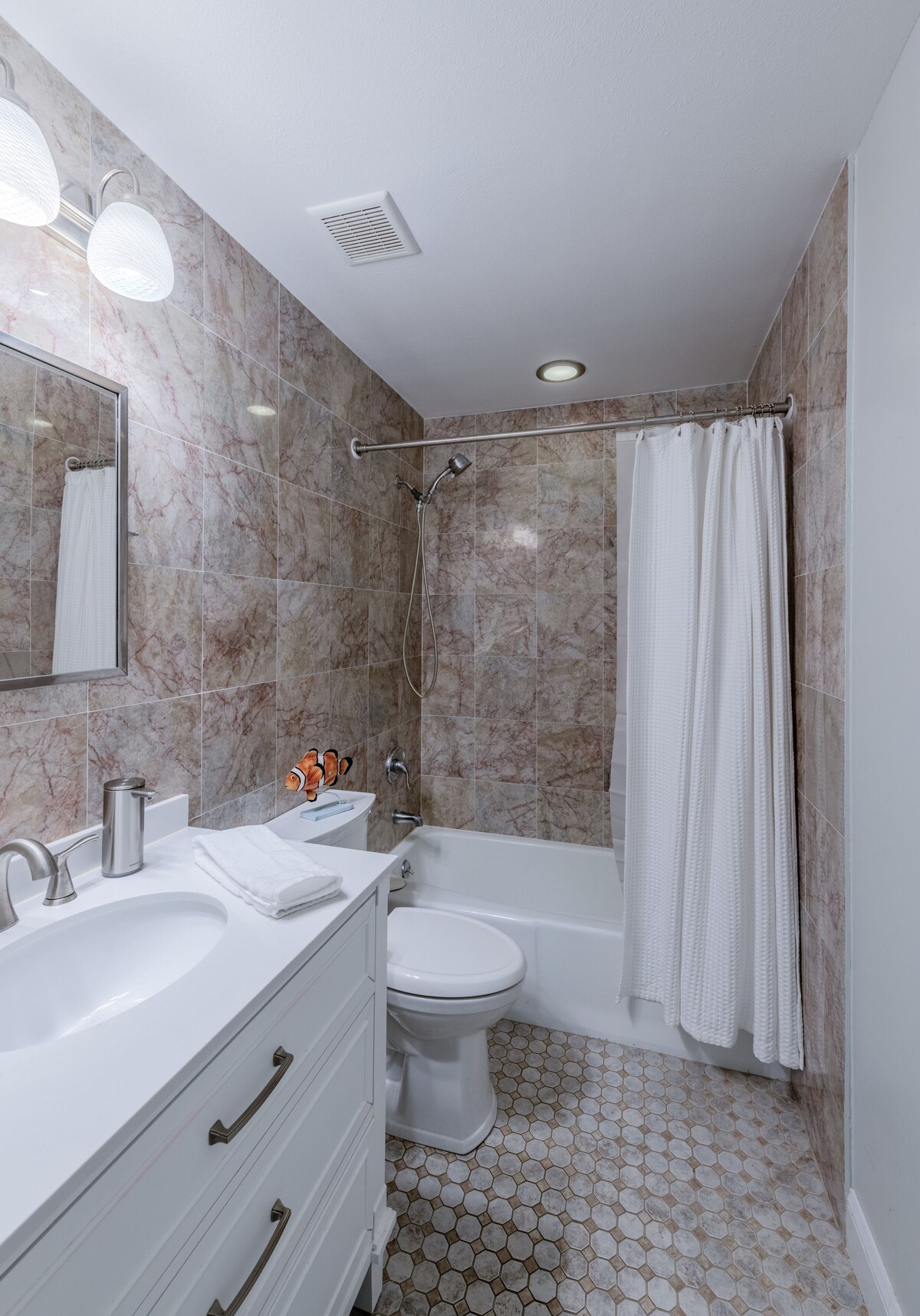 Photo 27 of Sleeps 14, Close to Downtown, Beautiful home!
