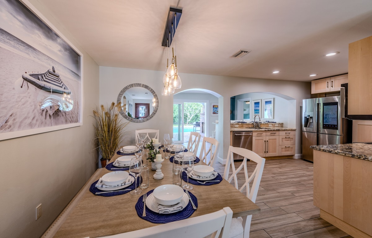 Photo 10 of Sleeps 14, Close to Downtown, Beautiful home!