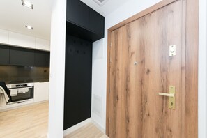 Televisión LED 50 pulgadas con canales de televisión por cable, oficina