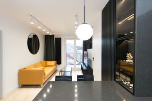 Televisión LED 50 pulgadas con canales de televisión por cable, oficina