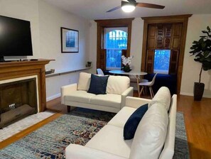 TV - Have your own private floor in historic townhouse (New York)