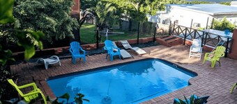 9 Sleeper Family Chalet, 7 minutes to Palm Beach with swimming pool & games room