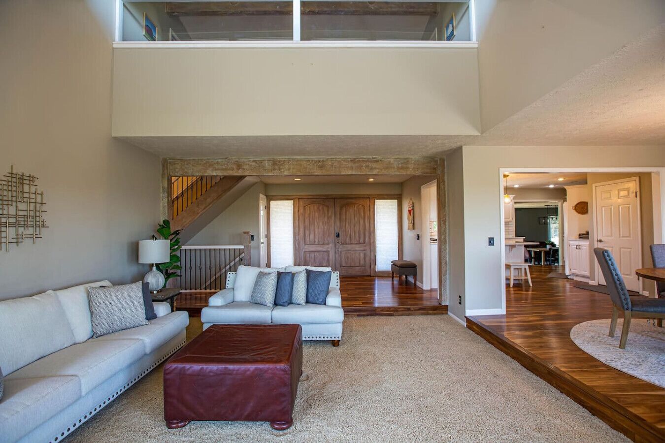 Smart TV, chimenea, futbolito y tenis de mesa 