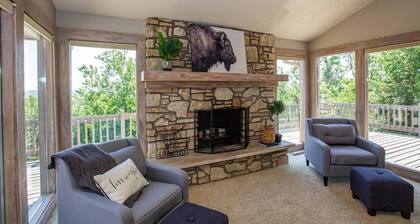 Lakeview Luxury - Deck With View, 3 Family Rooms