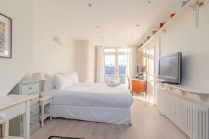 2 chambres, bureau, fer et planche à repasser, accès Internet