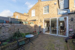 Outdoor dining - Delightful 2 Bed Cottage-Chic House — Hammersmith! (London)