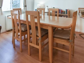 Dining - 3 bedroom accommodation in Falmouth (Falmouth)