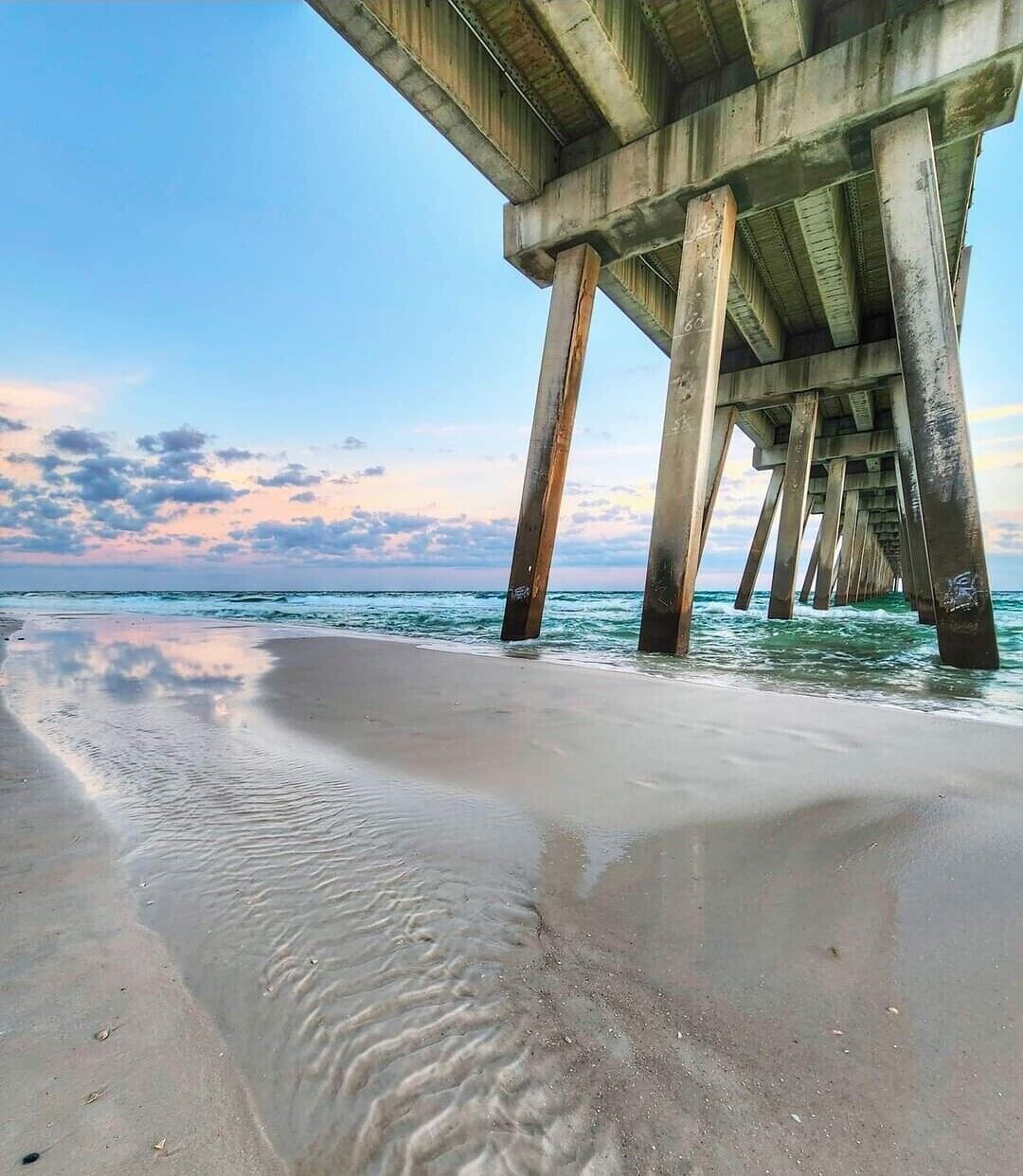 Beach nearby, sun loungers, beach towels