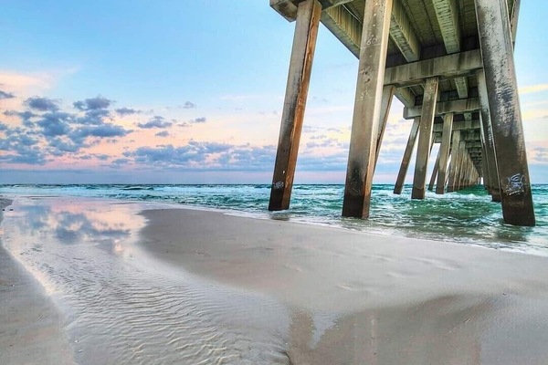 Beach nearby, sun loungers, beach towels