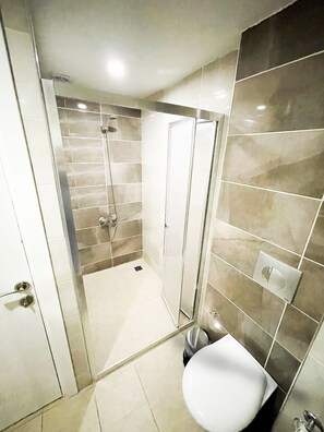 샤워 시설, 레인폴 샤워기, 헤어드라이어, 슬리퍼