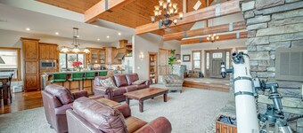 Pine Mountain Club Cabin w/ Private Deck & Views!