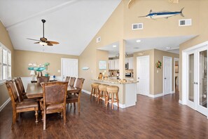 Dining - Beachfront 5BR Home | Gulf Views | Sleeps 14 | Pet Friendly (Galveston)