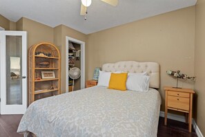 5 bedrooms, desk, iron/ironing board, travel cot