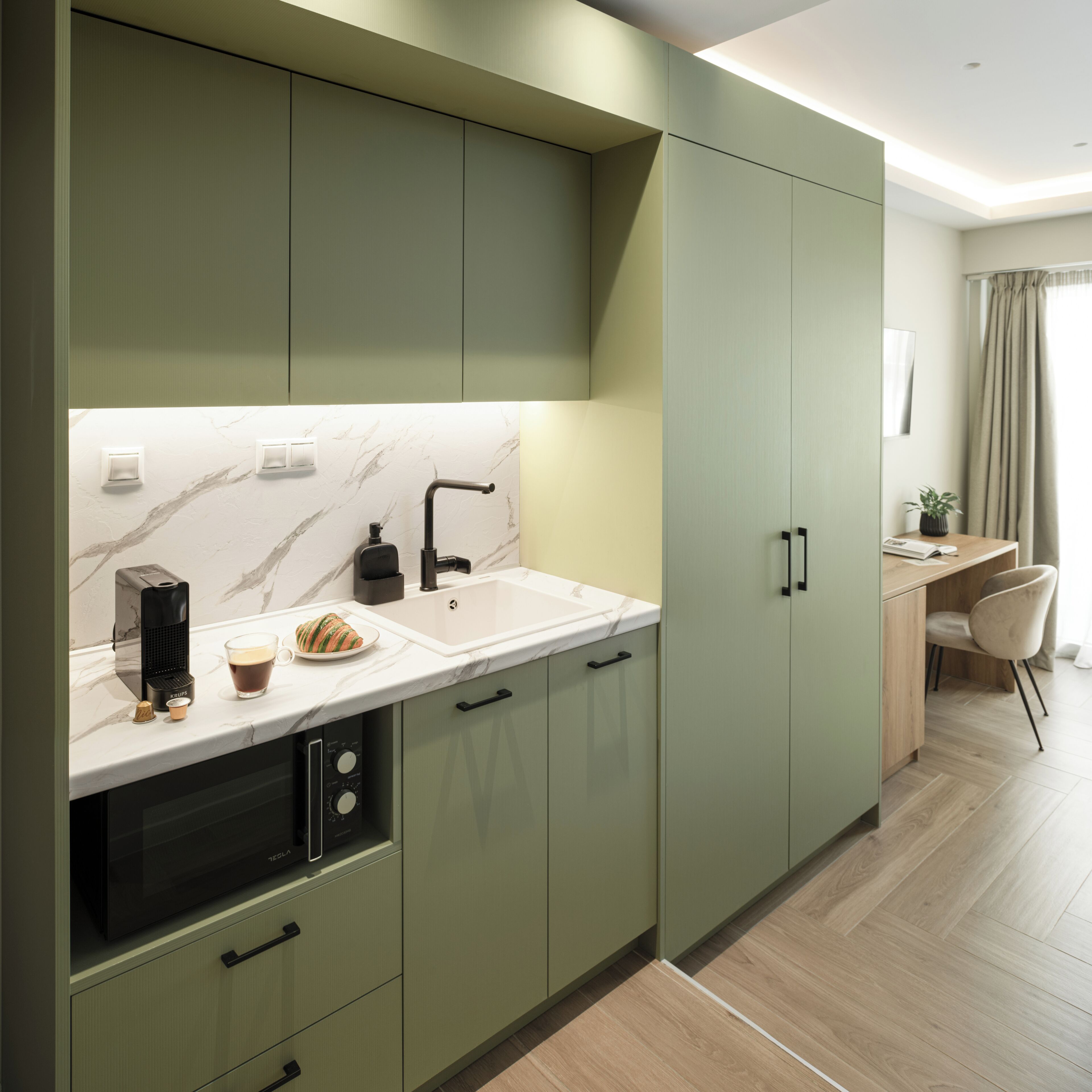 Habitación estándar | Cocina privada | Cafetera de espresso, cafetera y tetera y tetera eléctrica 