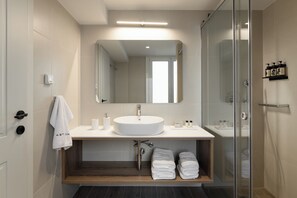 Executive Suite | Bathroom | Shower, free toiletries, hair dryer, slippers - ASTIKON Xenofontos Suites (Athens)