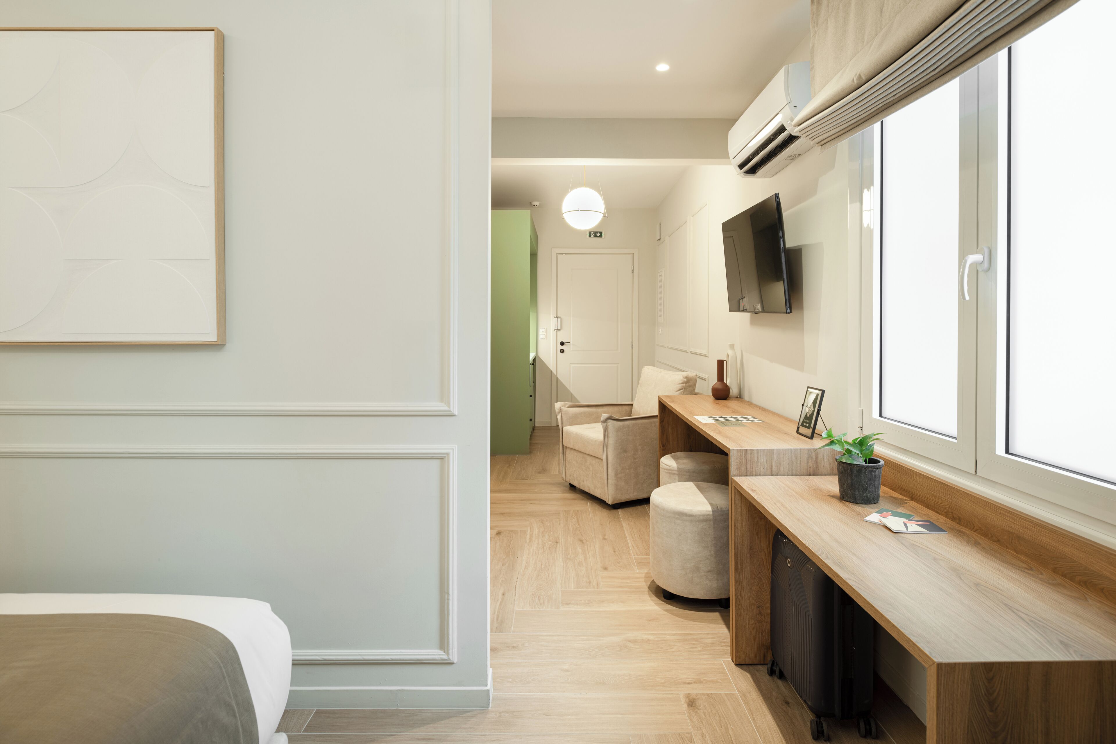 Suite junior | Área de sala de estar | Televisión de pantalla plana de 42 pulgadas con canales vía satélite 