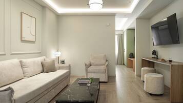 Executive Suite | Living area | 42-inch flat-screen TV with satellite channels