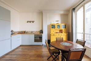 Kühlschrank, Ofen, Herdplatte, Geschirrspüler