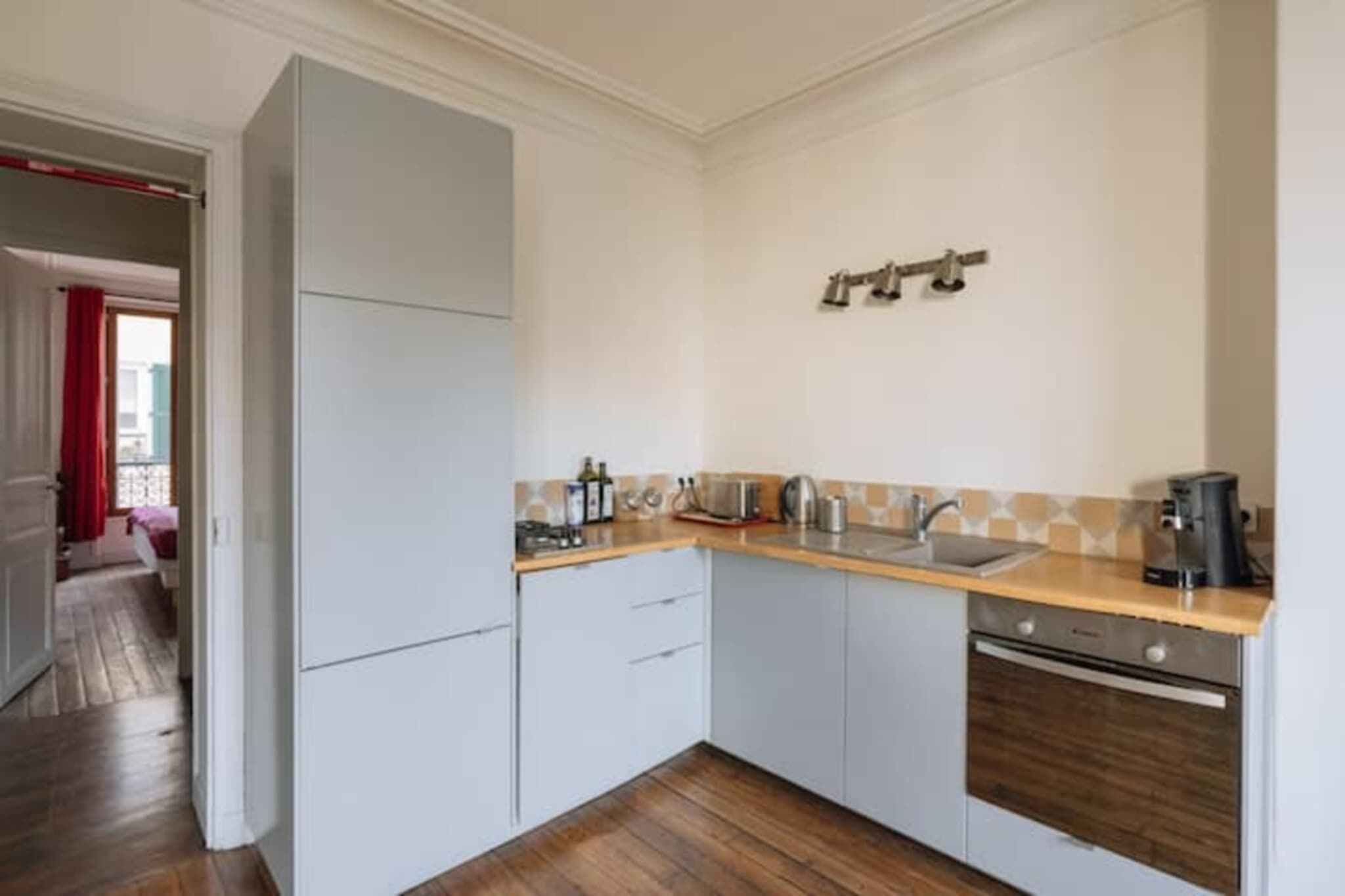 Fridge, oven, stovetop, dishwasher