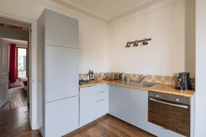 Refrigerador, horno, parrilla de estufa y lavavajillas