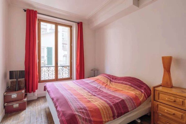 1 bedroom, iron/ironing board, Internet, bed sheets