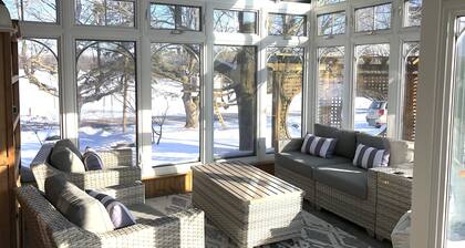 Rustic Modern: 4-Acre Mono Heritage Estate Getaway!