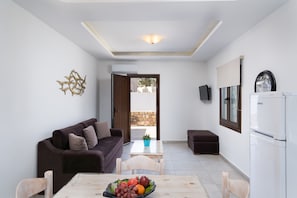 Comfort Apartment | Living area | 32-inch Smart TV with satellite channels - Pithos Apartments (Santorini)