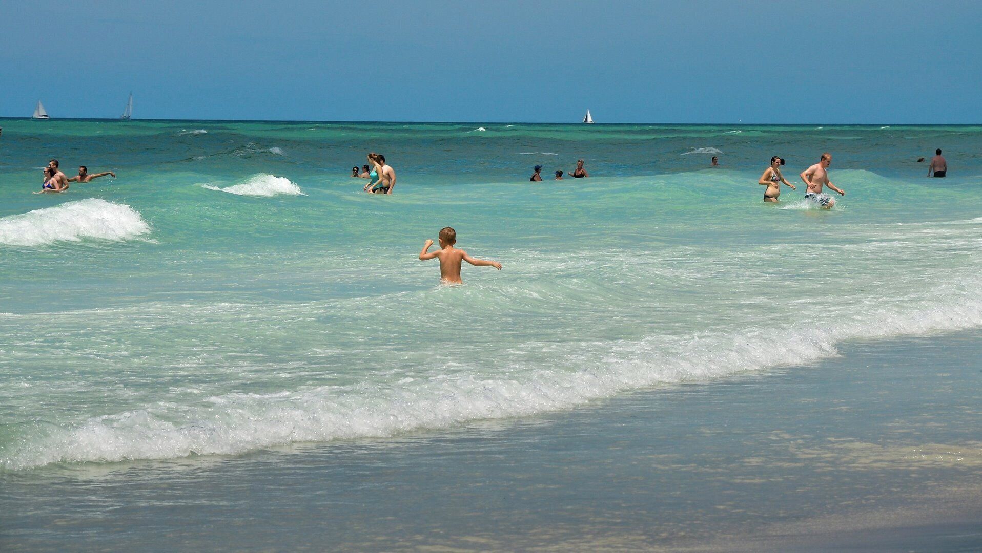 Playa en los alrededores y toallas de playa 