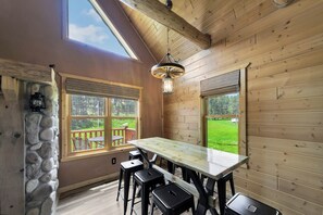 Dining - Crooked Creek Lodge (South Lawrence)