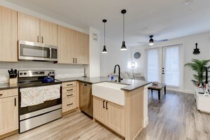 Private kitchen - Best stylish place called home@downtownATX (Austin)