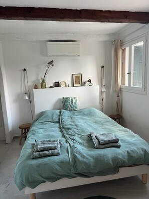 3 quartos, ferros/tábuas de passar roupa, Wi-Fi, roupa de cama