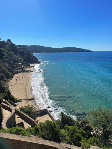 Gigaro, plage à pied, vue mer, piscine 