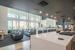 Interior - Near Mayo-Rooftop Deck-Heated Pool-Hot Tub-Parking (Phoenix)