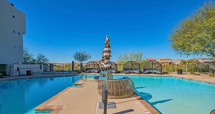 Sanctuary 1BR w/ Kitchen, Parking & Large Living