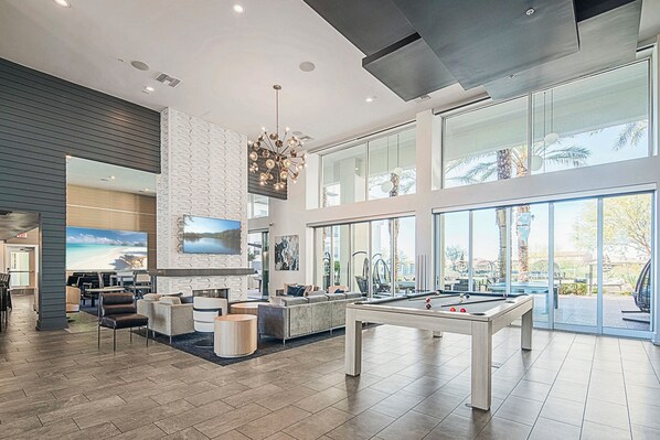 Game room - Near Mayo-Rooftop Deck-Heated Pool-Hot Tub-Parking (Phoenix)