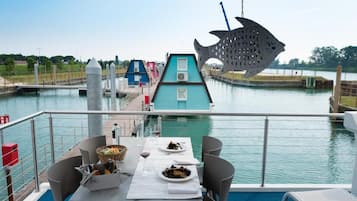 House, 2 Bedrooms, Balcony | Outdoor dining