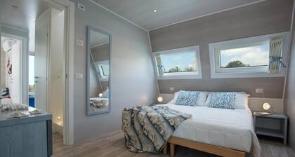 Tranquil Marina Azzurra Resort House Boat 2BR Sleeps 6