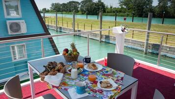 Maison, 2 chambres, balcon | Restauration extérieure