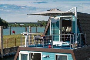 Hus, 2 soverom, balkong | Overnattingsstedets uteområder