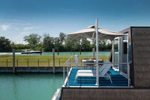 Tranquil Marina Azzurra Resort House Boat 2BR Sleeps 6