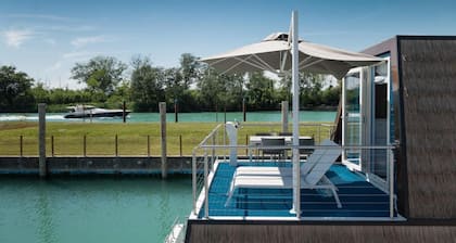 Tranquil Marina Azzurra Resort House Boat 2BR Sleeps 6