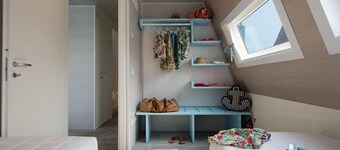 Tranquil Marina Azzurra Resort House Boat 2BR Sleeps 6