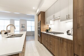 Fridge, microwave, oven, stovetop - Dream Brand-new 3BR House with 2 Free Parking (Markham)