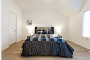 3 bedrooms, desk, free WiFi, bed sheets - Dream Brand-new 3BR House with 2 Free Parking (Markham)