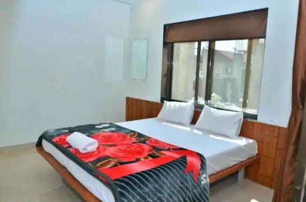 3 bedrooms, WiFi, bed sheets