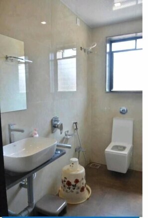 Towels, soap, shampoo, toilet paper