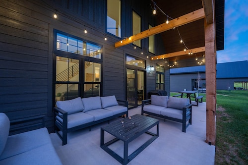 Hills Hideaway - 3 BD Cabin