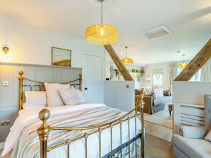 1 bedroom, free WiFi, bed sheets - 1 bedroom accommodation in Lacock, near Chippenham (Lacock, near Chippenham)