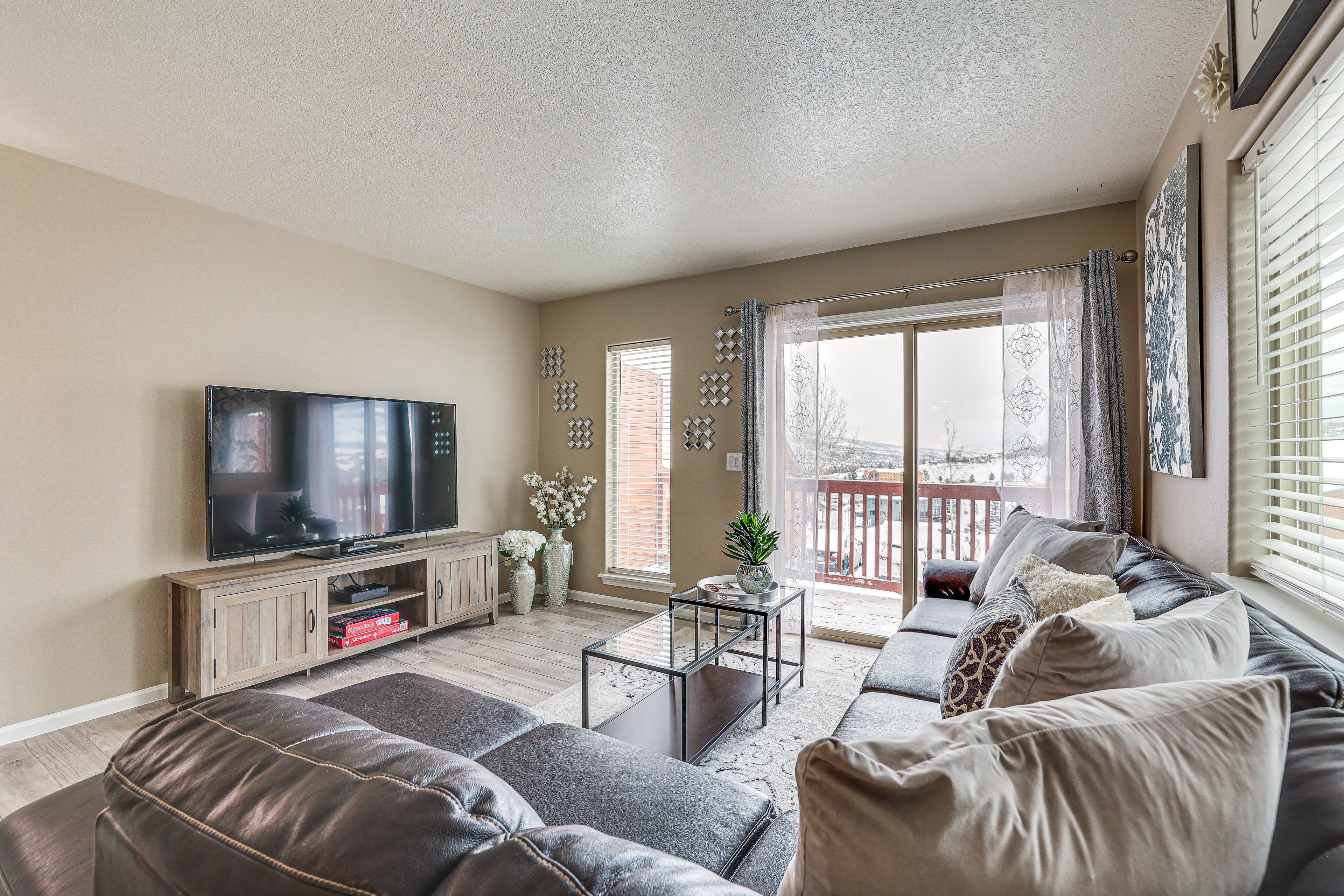 Dillon Townhome w/ Mtn Views Near Skiing + Hiking